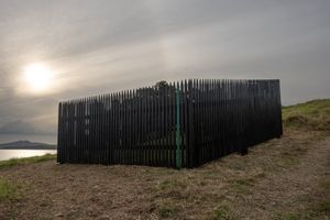 Janine Williams, _Black Picket Fence_ (2022). Sculpture on the Gulf 2022\. Photo: Peter Rees.